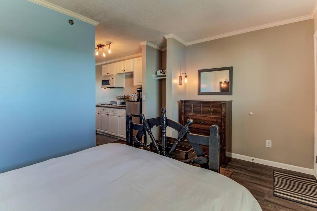 Kraken'S Den * Oceanview * Steps To Ocean * Pool Apartment Каролина Бийч Екстериор снимка